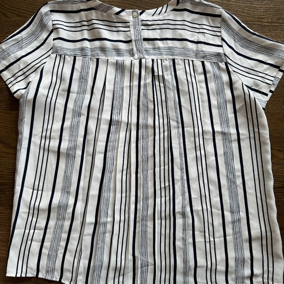 NWT Ann Taylor LOFT striped pleated back Tee shirt top Size LARGE 438901 - Picture 3 of 3